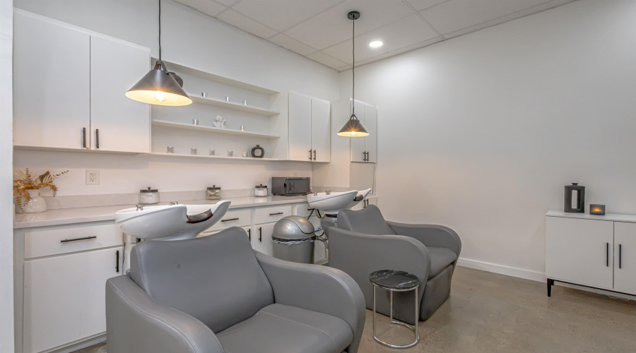 120 W Village Blvd, Laredo, Texas 78041, 1 Room Rooms,1 BathroomBathrooms,Commercial retail/office,For Rent,120 W Village Blvd,20254899