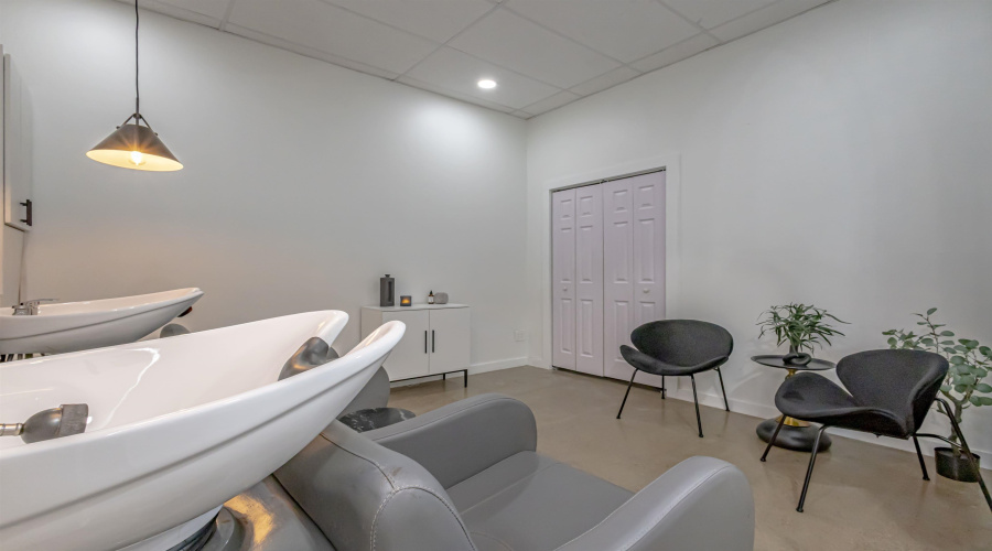 120 W Village Blvd, Laredo, Texas 78041, 1 Room Rooms,1 BathroomBathrooms,Commercial retail/office,For Rent,120 W Village Blvd,20254899