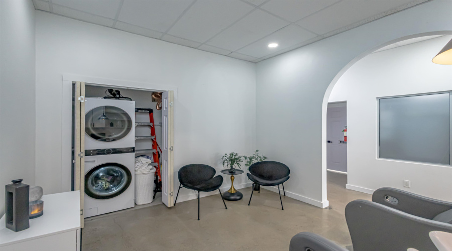 120 W Village Blvd, Laredo, Texas 78041, 1 Room Rooms,1 BathroomBathrooms,Commercial retail/office,For Rent,120 W Village Blvd,20254899