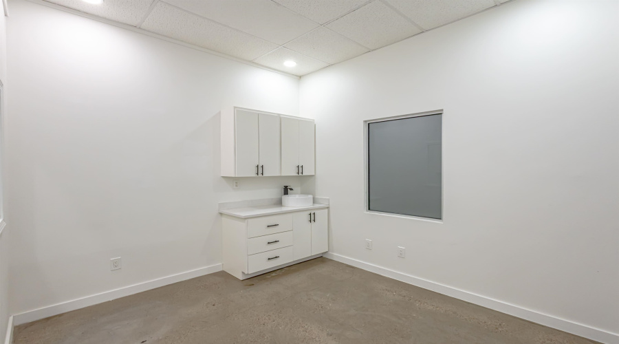 120 W Village Blvd, Laredo, Texas 78041, 1 Room Rooms,1 BathroomBathrooms,Commercial retail/office,For Rent,120 W Village Blvd,20254899