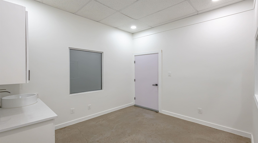 120 W Village Blvd, Laredo, Texas 78041, 1 Room Rooms,1 BathroomBathrooms,Commercial retail/office,For Rent,120 W Village Blvd,20254899