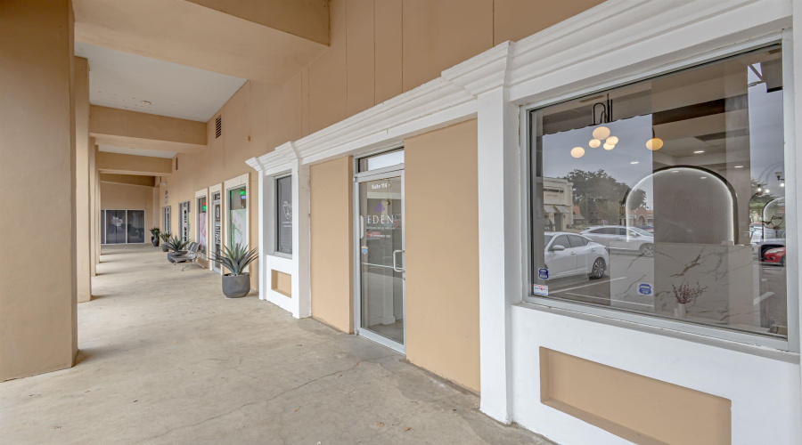 120 W Village Blvd, Laredo, Texas 78041, 1 Room Rooms,1 BathroomBathrooms,Commercial retail/office,For Rent,120 W Village Blvd,20254899