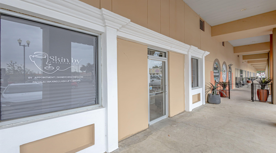 120 W Village Blvd, Laredo, Texas 78041, 1 Room Rooms,1 BathroomBathrooms,Commercial retail/office,For Rent,120 W Village Blvd,20254899