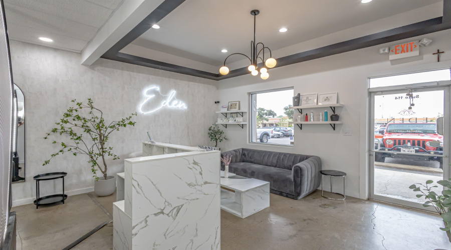 120 W Village Blvd, Laredo, Texas 78041, 1 Room Rooms,1 BathroomBathrooms,Commercial retail/office,For Rent,120 W Village Blvd,20254899