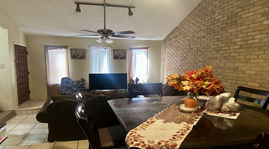 1414 E Hillside Rd, Laredo, Texas 78041, ,Multi-family,For Sale,1414 E Hillside Rd,20254907