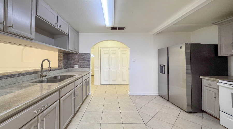 729 Bougainvillea St, Laredo, Texas 78046, ,Multi-family,For Sale,729 Bougainvillea St,20254908