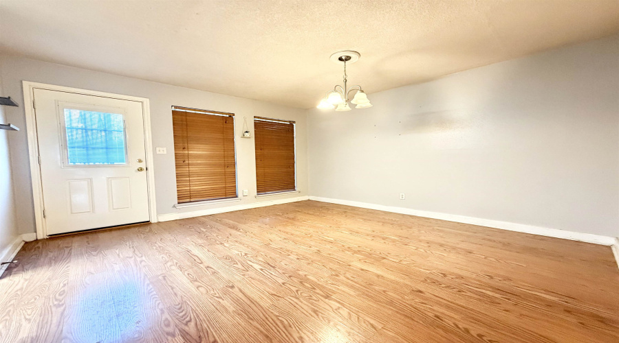 101 W Del Mar Blvd, LAREDO, Texas 78045, 3 Bedrooms Bedrooms, 5 Rooms Rooms,2 BathroomsBathrooms,Residential,For Rent,101 W Del Mar Blvd,20254892