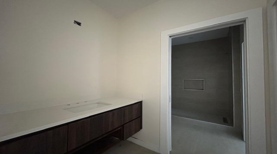 210 Veracruz Dr., Laredo, Texas 78045, 3 Bedrooms Bedrooms, 5 Rooms Rooms,2 BathroomsBathrooms,Residential,For Sale,210 Veracruz Dr.,20254894