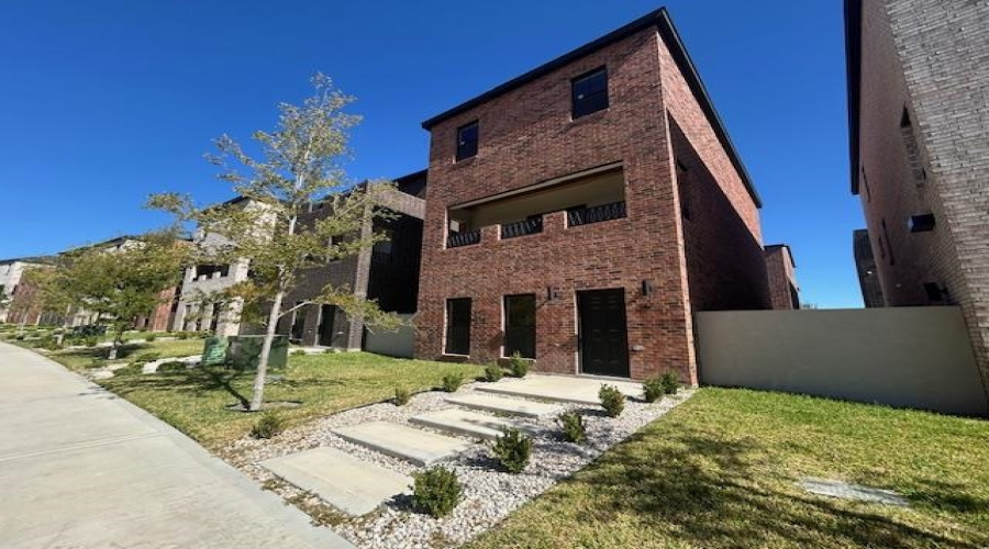 210 Veracruz Dr., Laredo, Texas 78045, 3 Bedrooms Bedrooms, 5 Rooms Rooms,2 BathroomsBathrooms,Residential,For Sale,210 Veracruz Dr.,20254894