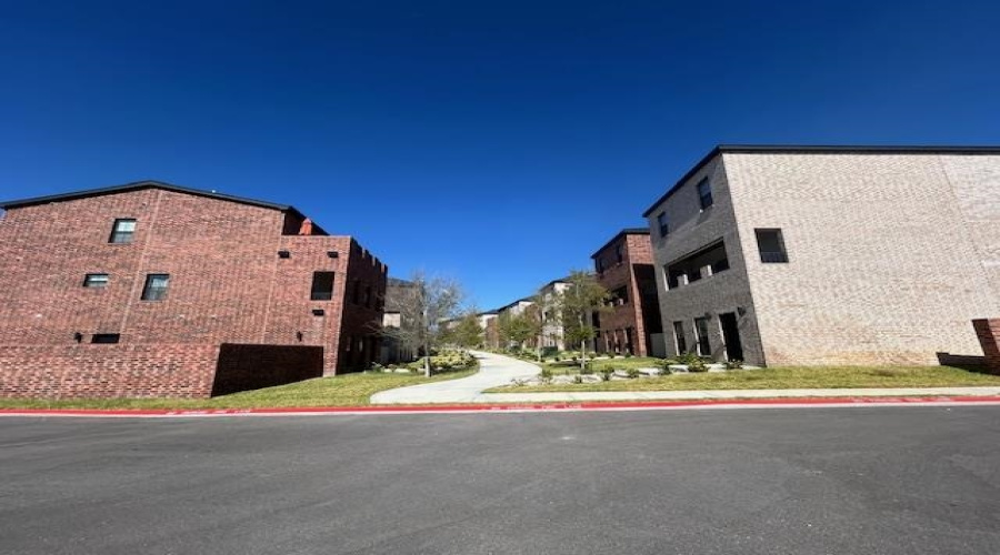 210 Veracruz Dr., Laredo, Texas 78045, 3 Bedrooms Bedrooms, 5 Rooms Rooms,2 BathroomsBathrooms,Residential,For Sale,210 Veracruz Dr.,20254894