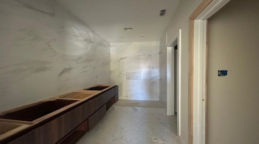 210 Veracruz Dr., Laredo, Texas 78045, 3 Bedrooms Bedrooms, 5 Rooms Rooms,2 BathroomsBathrooms,Residential,For Sale,210 Veracruz Dr.,20254896