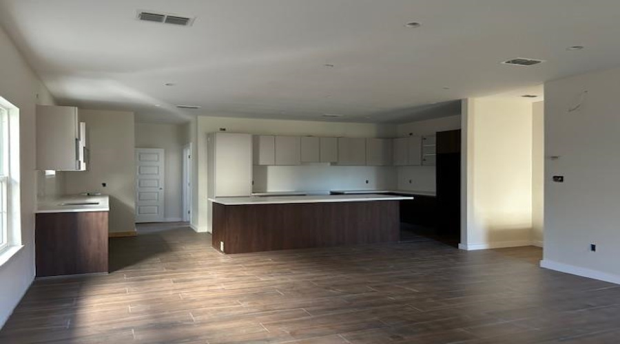 210 Veracruz Dr., Laredo, Texas 78045, 3 Bedrooms Bedrooms, 5 Rooms Rooms,2 BathroomsBathrooms,Residential,For Sale,210 Veracruz Dr.,20254896