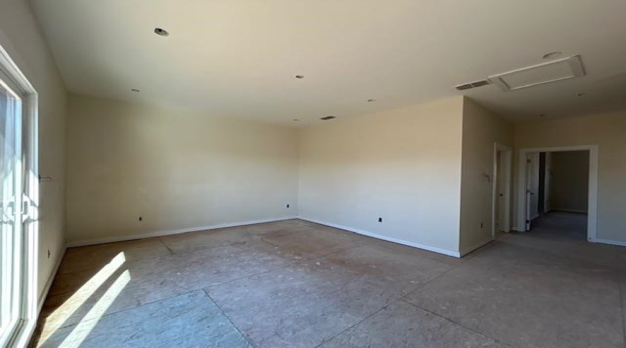 210 Veracruz Dr., Laredo, Texas 78045, 3 Bedrooms Bedrooms, 5 Rooms Rooms,2 BathroomsBathrooms,Residential,For Sale,210 Veracruz Dr.,20254898