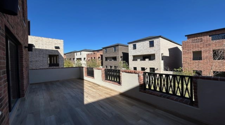 210 Veracruz Dr., Laredo, Texas 78045, 3 Bedrooms Bedrooms, 5 Rooms Rooms,2 BathroomsBathrooms,Residential,For Sale,210 Veracruz Dr.,20254901