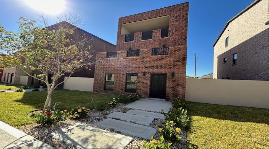 210 Veracruz Dr., Laredo, Texas 78045, 3 Bedrooms Bedrooms, 5 Rooms Rooms,2 BathroomsBathrooms,Residential,For Sale,210 Veracruz Dr.,20254901