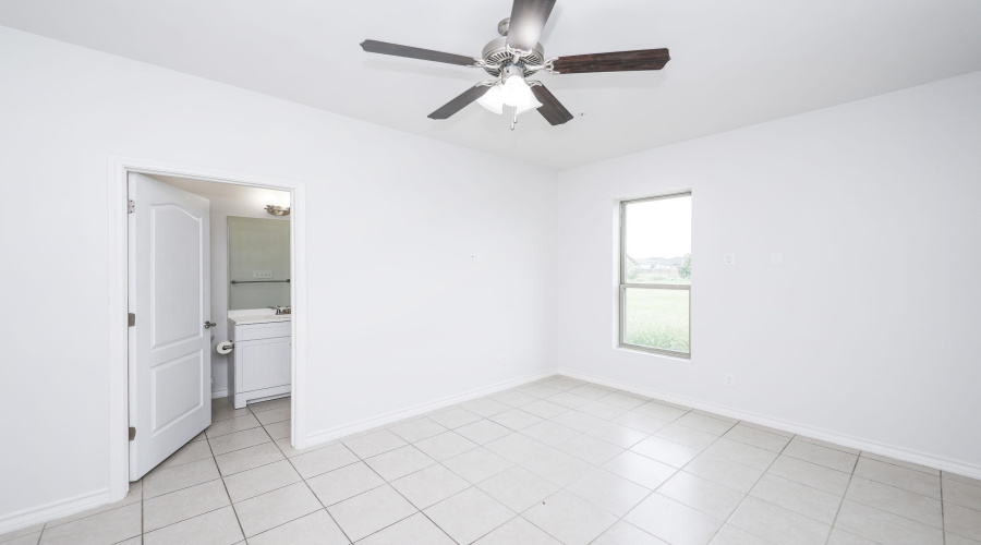 1511 Don Camilo Blvd, Laredo, Texas 78046, 2 Bedrooms Bedrooms, 4 Rooms Rooms,2 BathroomsBathrooms,Residential,For Rent,1511 Don Camilo Blvd,20254903