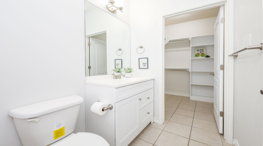 1511 Don Camilo Blvd, Laredo, Texas 78046, 2 Bedrooms Bedrooms, 4 Rooms Rooms,2 BathroomsBathrooms,Residential,For Rent,1511 Don Camilo Blvd,20254903