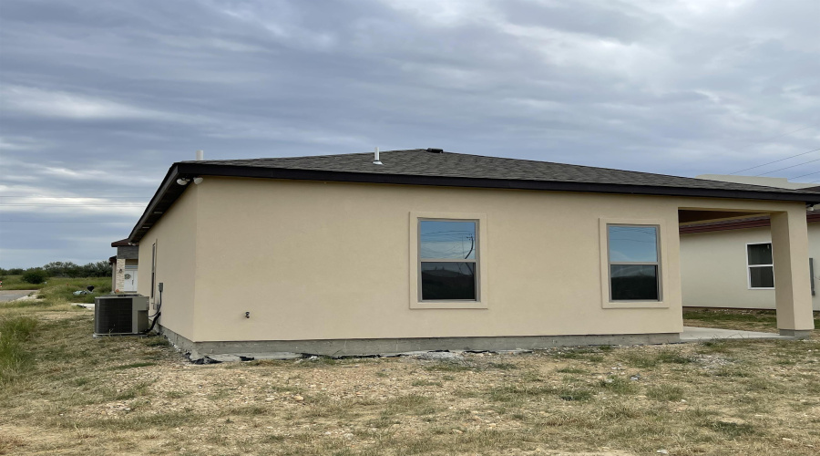 6908 Molinos Dr, Laredo, Texas 78046, 3 Bedrooms Bedrooms, 5 Rooms Rooms,2 BathroomsBathrooms,Residential,For Sale,6908 Molinos Dr,20254904