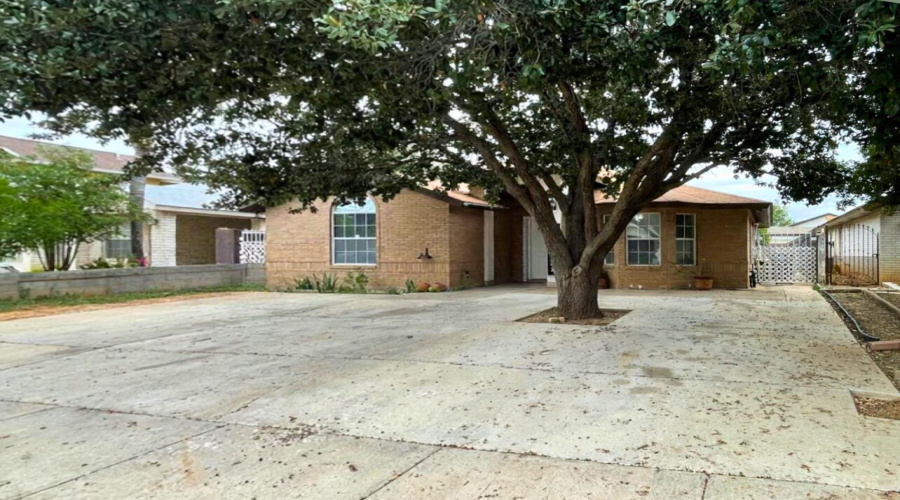 10307 Noel Ln, Laredo, Texas 78045, 3 Bedrooms Bedrooms, 5 Rooms Rooms,2 BathroomsBathrooms,Residential,For Sale,10307 Noel Ln,20254905