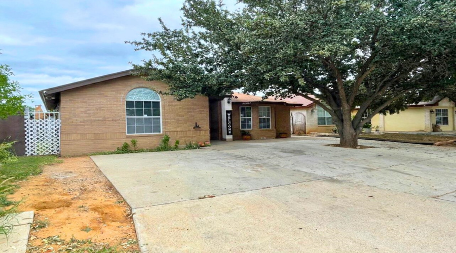 10307 Noel Ln, Laredo, Texas 78045, 3 Bedrooms Bedrooms, 5 Rooms Rooms,2 BathroomsBathrooms,Residential,For Sale,10307 Noel Ln,20254905