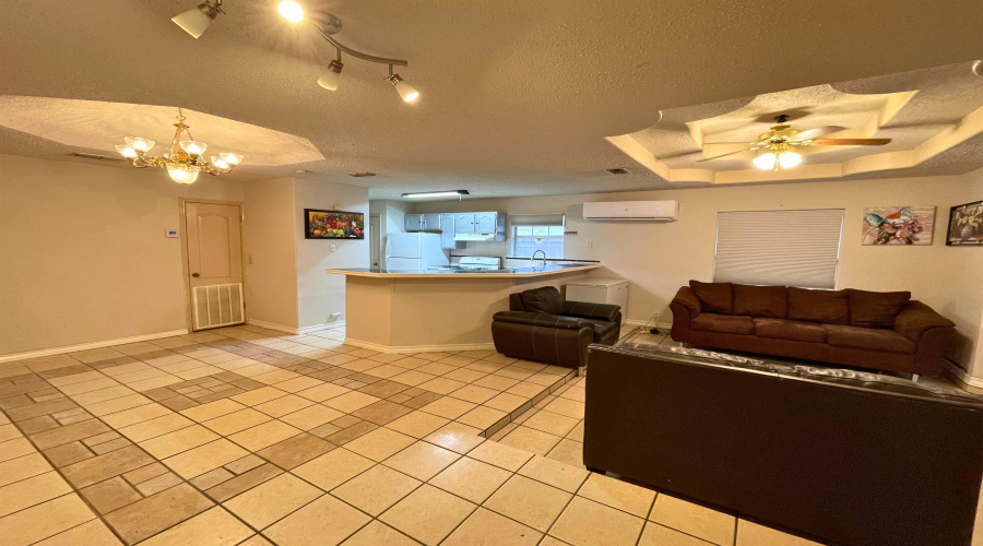 10307 Noel Ln, Laredo, Texas 78045, 3 Bedrooms Bedrooms, 5 Rooms Rooms,2 BathroomsBathrooms,Residential,For Sale,10307 Noel Ln,20254905