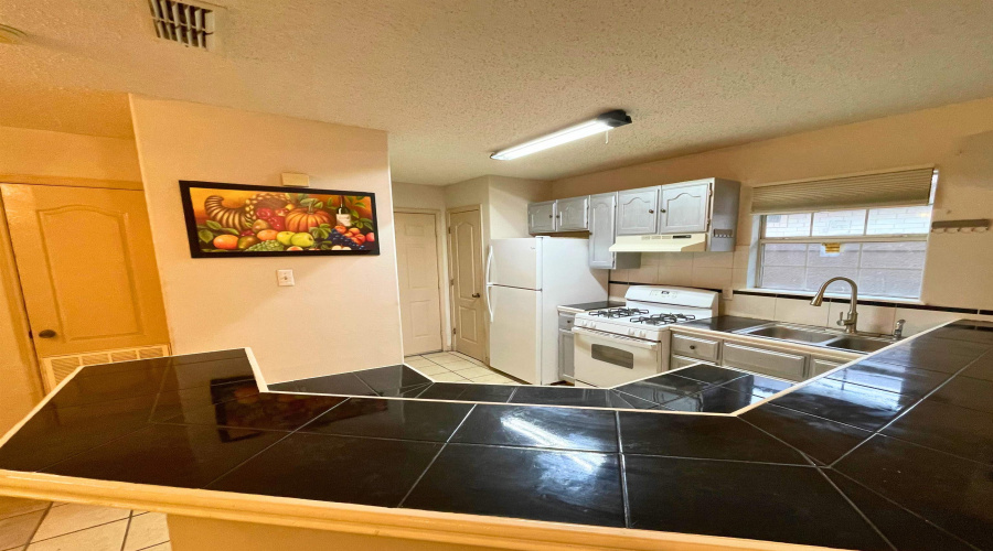 10307 Noel Ln, Laredo, Texas 78045, 3 Bedrooms Bedrooms, 5 Rooms Rooms,2 BathroomsBathrooms,Residential,For Sale,10307 Noel Ln,20254905