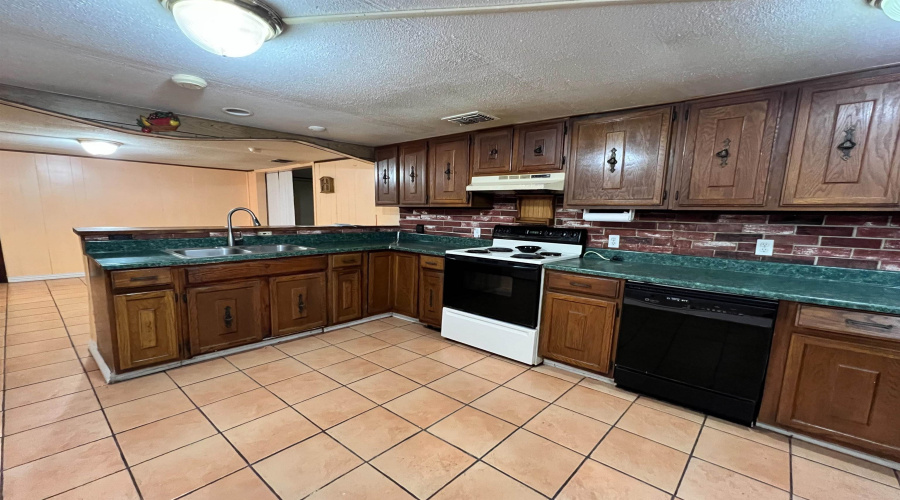 248 E Park Dr, Zapata, Texas 78076, 4 Bedrooms Bedrooms, 8 Rooms Rooms,1 BathroomBathrooms,Residential,For Sale,248 E Park Dr,20254909