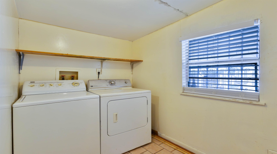 2519 Jaime Zapata Memorial Hwy, Laredo, Texas 78043, 2 Bedrooms Bedrooms, 4 Rooms Rooms,1 BathroomBathrooms,Residential,For Sale,2519 Jaime Zapata Memorial Hwy,20254910