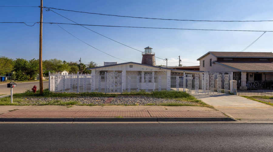 2519 Jaime Zapata Memorial Hwy, Laredo, Texas 78043, 2 Bedrooms Bedrooms, 4 Rooms Rooms,1 BathroomBathrooms,Residential,For Sale,2519 Jaime Zapata Memorial Hwy,20254910