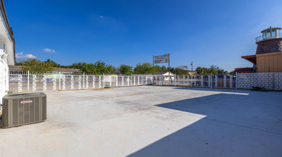 2519 Jaime Zapata Memorial Hwy, Laredo, Texas 78043, 2 Bedrooms Bedrooms, 4 Rooms Rooms,1 BathroomBathrooms,Residential,For Sale,2519 Jaime Zapata Memorial Hwy,20254910