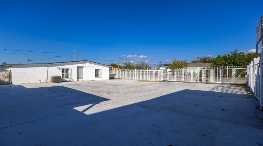 2519 Jaime Zapata Memorial Hwy, Laredo, Texas 78043, 2 Bedrooms Bedrooms, 4 Rooms Rooms,1 BathroomBathrooms,Residential,For Sale,2519 Jaime Zapata Memorial Hwy,20254910