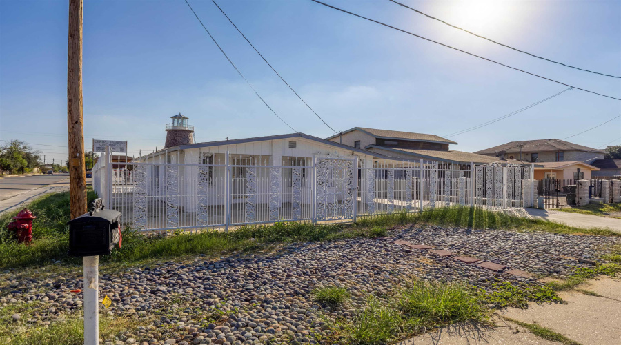 2519 Jaime Zapata Memorial Hwy, Laredo, Texas 78043, 2 Bedrooms Bedrooms, 4 Rooms Rooms,1 BathroomBathrooms,Residential,For Sale,2519 Jaime Zapata Memorial Hwy,20254910