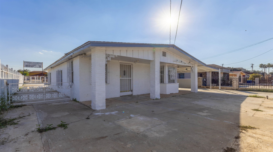 2519 Jaime Zapata Memorial Hwy, Laredo, Texas 78043, 2 Bedrooms Bedrooms, 4 Rooms Rooms,1 BathroomBathrooms,Residential,For Sale,2519 Jaime Zapata Memorial Hwy,20254910