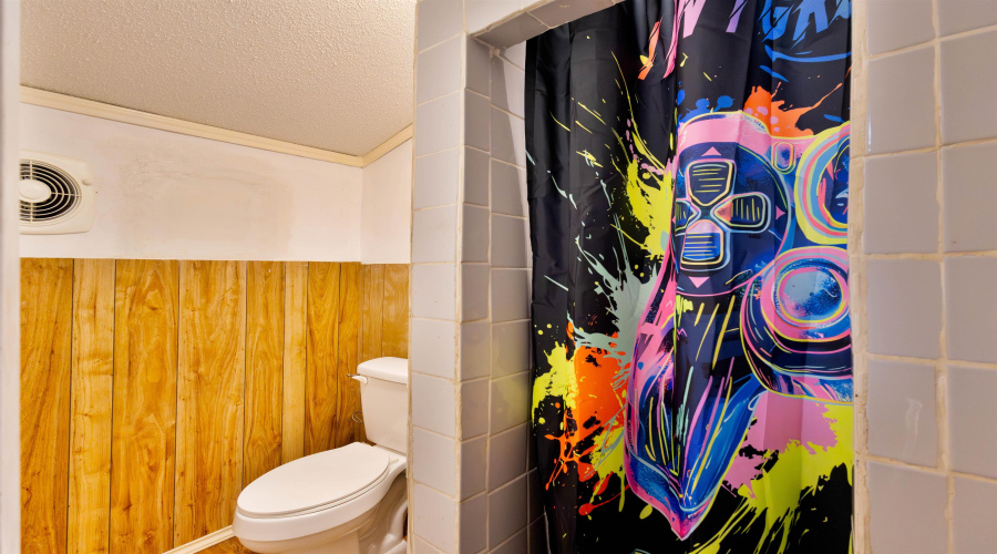 1819 San Dario Ave, Laredo, Texas 78040, 2 Bedrooms Bedrooms, 3 Rooms Rooms,2 BathroomsBathrooms,Residential,For Sale,1819 San Dario Ave,20254911