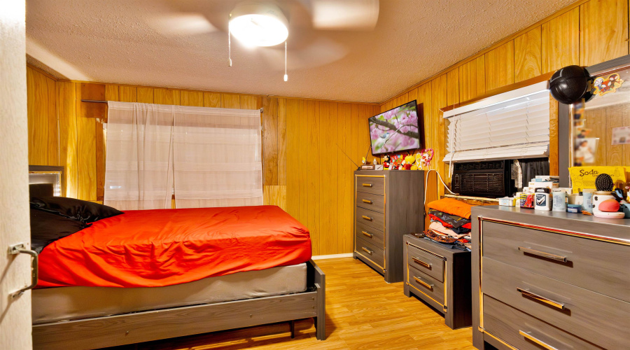 1819 San Dario Ave, Laredo, Texas 78040, 2 Bedrooms Bedrooms, 3 Rooms Rooms,2 BathroomsBathrooms,Residential,For Sale,1819 San Dario Ave,20254911