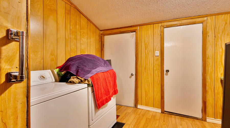 1819 San Dario Ave, Laredo, Texas 78040, 2 Bedrooms Bedrooms, 3 Rooms Rooms,2 BathroomsBathrooms,Residential,For Sale,1819 San Dario Ave,20254911