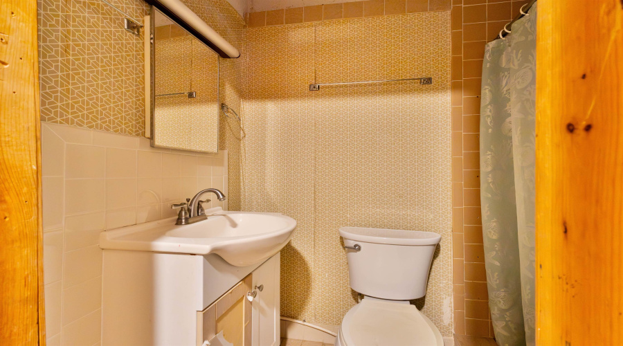 1819 San Dario Ave, Laredo, Texas 78040, 2 Bedrooms Bedrooms, 3 Rooms Rooms,2 BathroomsBathrooms,Residential,For Sale,1819 San Dario Ave,20254911