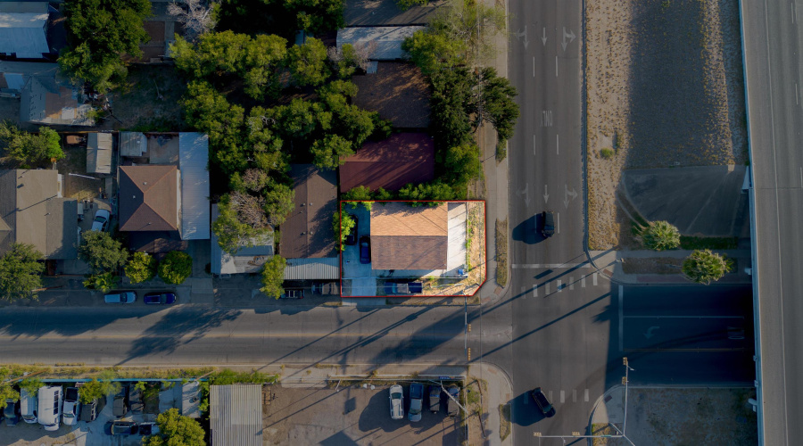 1819 San Dario Ave, Laredo, Texas 78040, 2 Bedrooms Bedrooms, 3 Rooms Rooms,2 BathroomsBathrooms,Residential,For Sale,1819 San Dario Ave,20254911