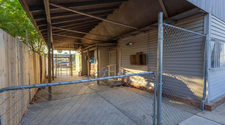 1819 San Dario Ave, Laredo, Texas 78040, 2 Bedrooms Bedrooms, 3 Rooms Rooms,2 BathroomsBathrooms,Residential,For Sale,1819 San Dario Ave,20254911