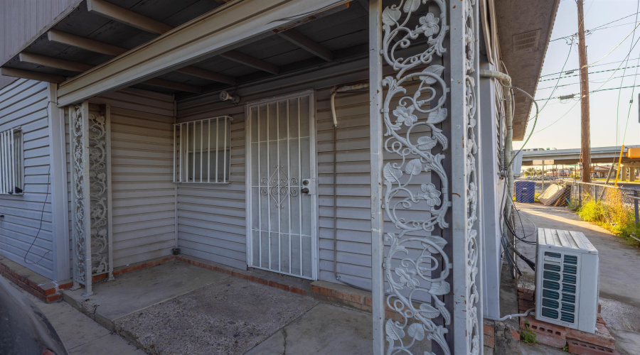 1819 San Dario Ave, Laredo, Texas 78040, 2 Bedrooms Bedrooms, 3 Rooms Rooms,2 BathroomsBathrooms,Residential,For Sale,1819 San Dario Ave,20254911