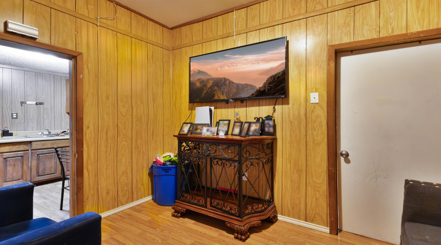 1819 San Dario Ave, Laredo, Texas 78040, 2 Bedrooms Bedrooms, 3 Rooms Rooms,2 BathroomsBathrooms,Residential,For Sale,1819 San Dario Ave,20254911