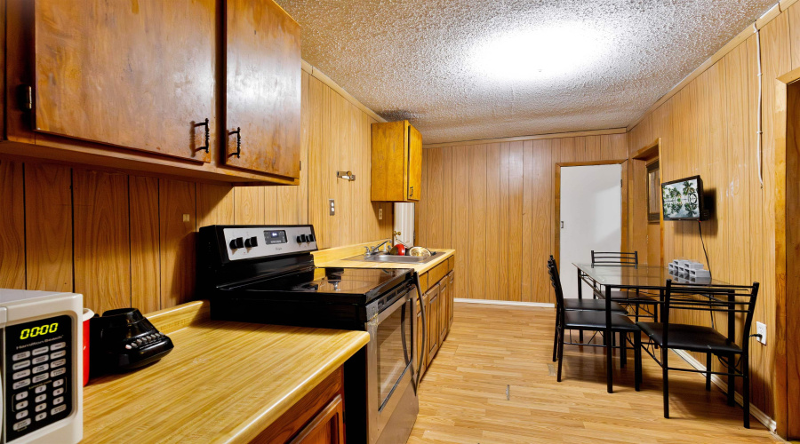 1819 San Dario Ave, Laredo, Texas 78040, 2 Bedrooms Bedrooms, 3 Rooms Rooms,2 BathroomsBathrooms,Residential,For Sale,1819 San Dario Ave,20254911