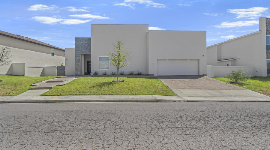 3717 Josefina Dr, LAREDO, Texas 78041, 4 Bedrooms Bedrooms, 8 Rooms Rooms,4 BathroomsBathrooms,Residential,For Sale,3717 Josefina Dr,20254912