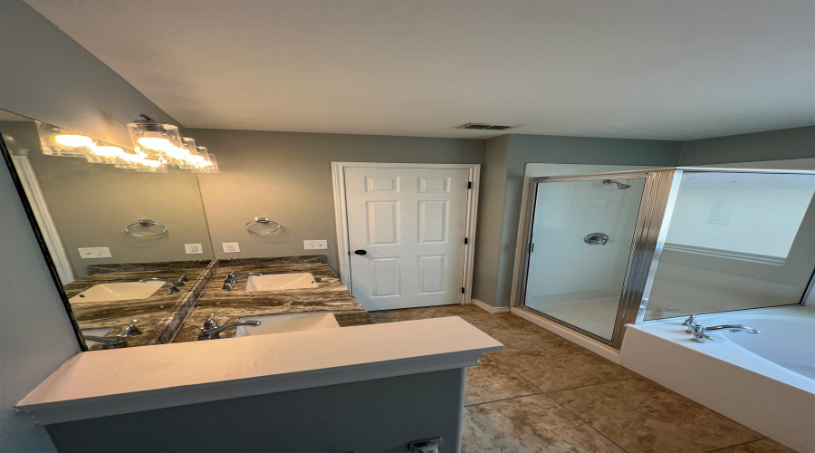 710 Starling Creek Lp, Laredo, Texas 78045, 4 Bedrooms Bedrooms, 8 Rooms Rooms,2 BathroomsBathrooms,Residential,For Sale,710 Starling Creek Lp,20254913