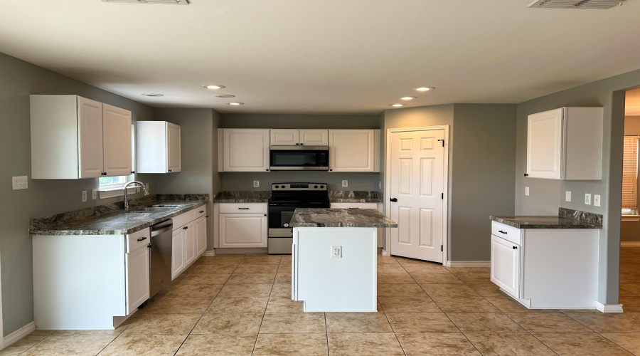 710 Starling Creek Lp, Laredo, Texas 78045, 4 Bedrooms Bedrooms, 8 Rooms Rooms,2 BathroomsBathrooms,Residential,For Sale,710 Starling Creek Lp,20254913