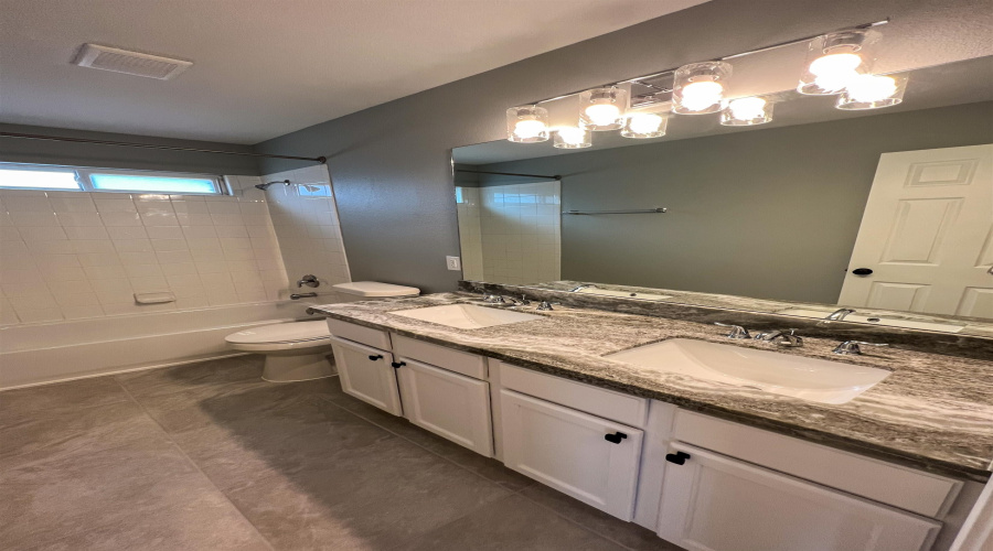 710 Starling Creek Lp, Laredo, Texas 78045, 4 Bedrooms Bedrooms, 8 Rooms Rooms,2 BathroomsBathrooms,Residential,For Rent,710 Starling Creek Lp,20254914