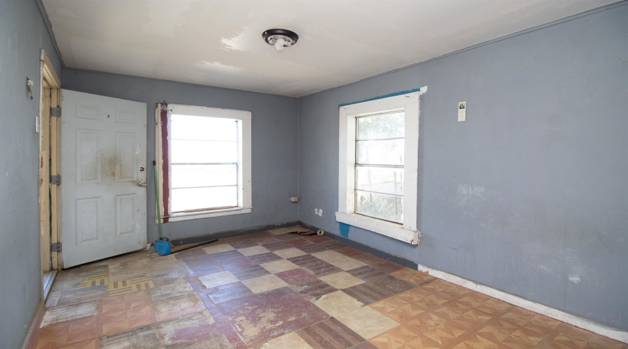 515 E Kearney St, Laredo, Texas 78040, 2 Bedrooms Bedrooms, 6 Rooms Rooms,2 BathroomsBathrooms,Residential,For Sale,515 E Kearney St,20254916