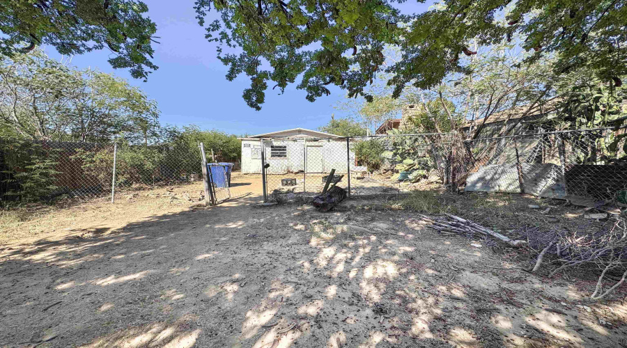 515 E Kearney St, Laredo, Texas 78040, 2 Bedrooms Bedrooms, 6 Rooms Rooms,2 BathroomsBathrooms,Residential,For Sale,515 E Kearney St,20254916