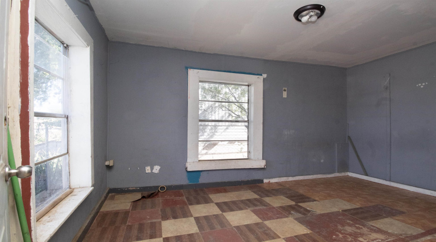 515 E Kearney St, Laredo, Texas 78040, 2 Bedrooms Bedrooms, 6 Rooms Rooms,2 BathroomsBathrooms,Residential,For Sale,515 E Kearney St,20254916