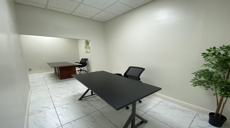 213 W Village Blvd, LAREDO, Texas 78045, 1 Room Rooms,2 BathroomsBathrooms,Commercial retail/office,For Sale,213 W Village Blvd,20254925